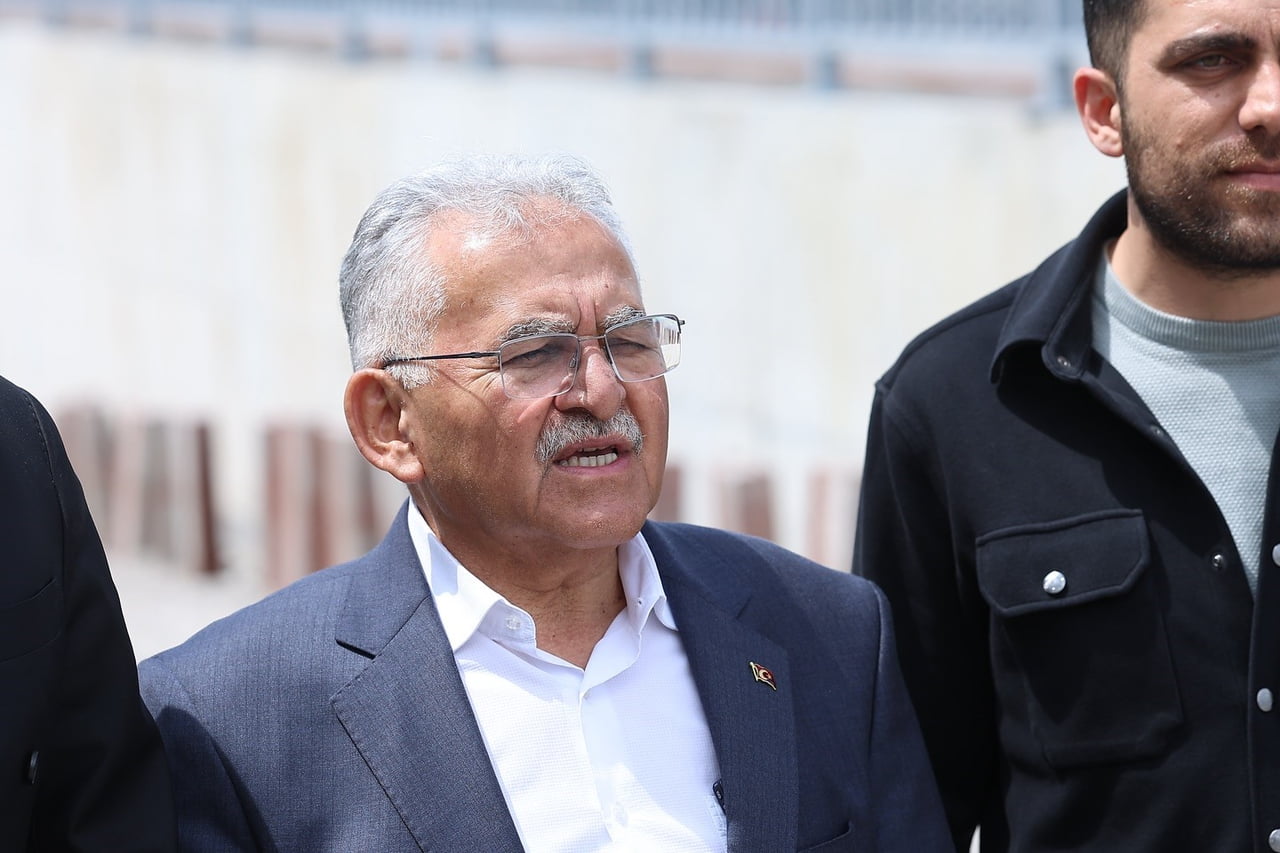KAYSERİ BÜYÜKŞEHİR BELEDİYE BAŞKANI DR. MEMDUH BÜYÜKKILIÇ; "ŞEHRİMİZİN ULAŞIM KONFORUNU ARTIRMAK...