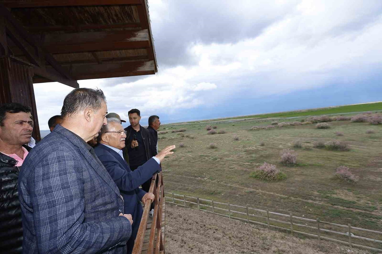 KAYSERİ BÜYÜKŞEHİR BELEDİYE BAŞKANI DR. MEMDUH BÜYÜKKILIÇ, SULTAN SAZLIĞI MİLLİ PARKI’NDA...