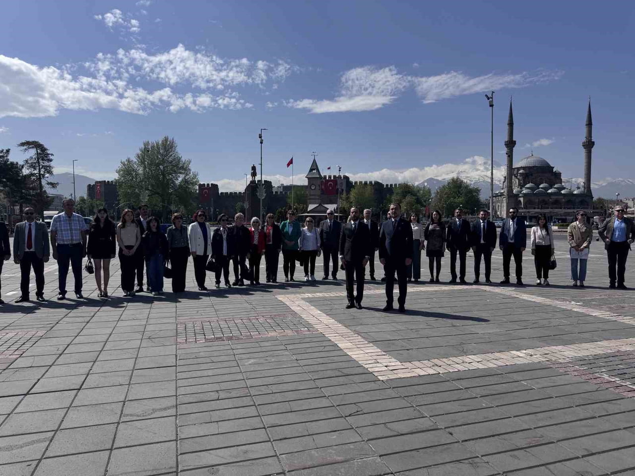 KAYSERİ’DE 14 MAYIS BİLİMSEL ECZACILIK GÜNÜ DOLAYISIYLA DÜZENLENEN ÇELENK KOYMA TÖRENİNDE KONUŞAN...