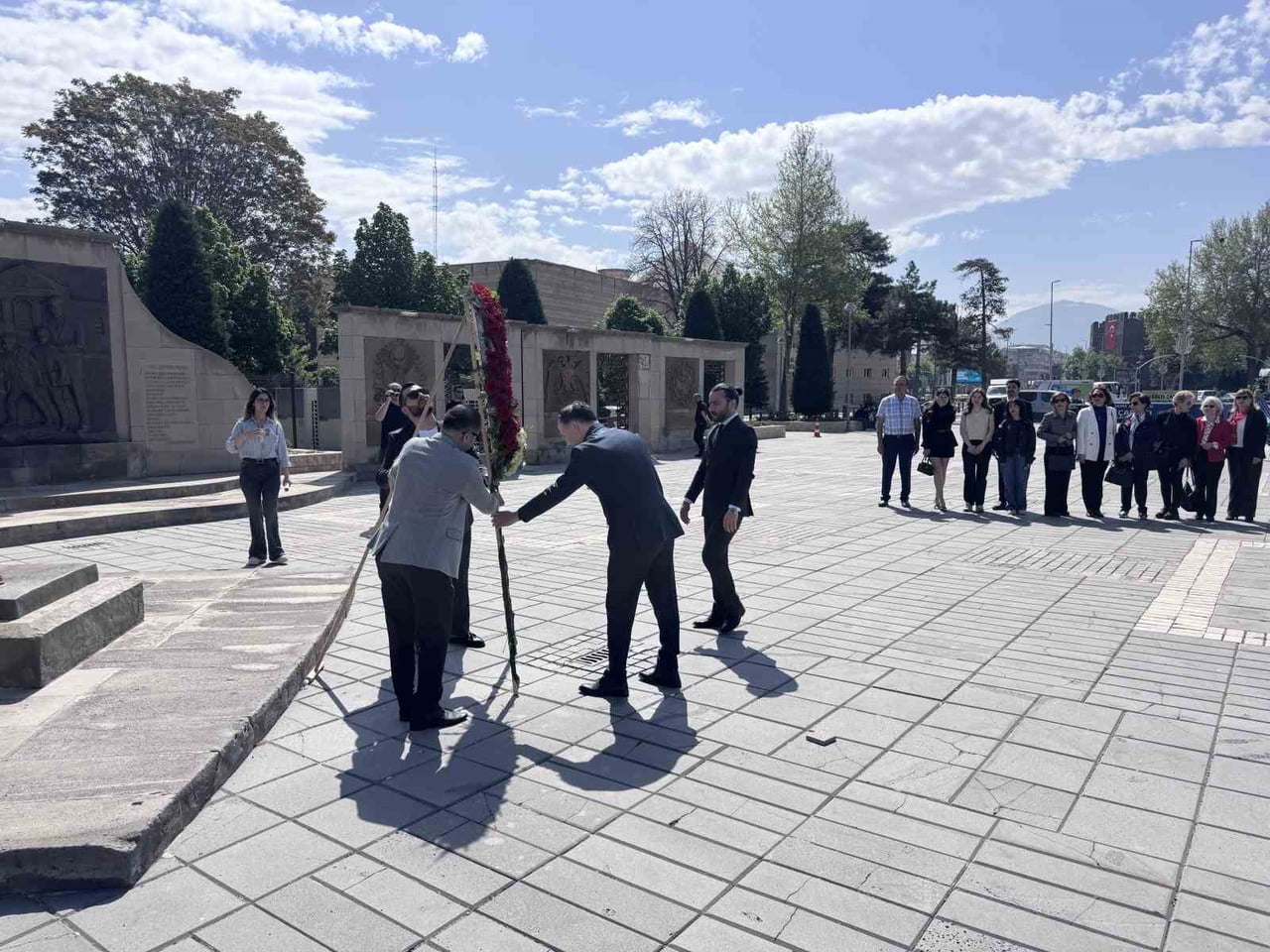 KAYSERİ’DE 14 MAYIS BİLİMSEL ECZACILIK GÜNÜ DOLAYISIYLA DÜZENLENEN ÇELENK KOYMA TÖRENİNDE KONUŞAN...