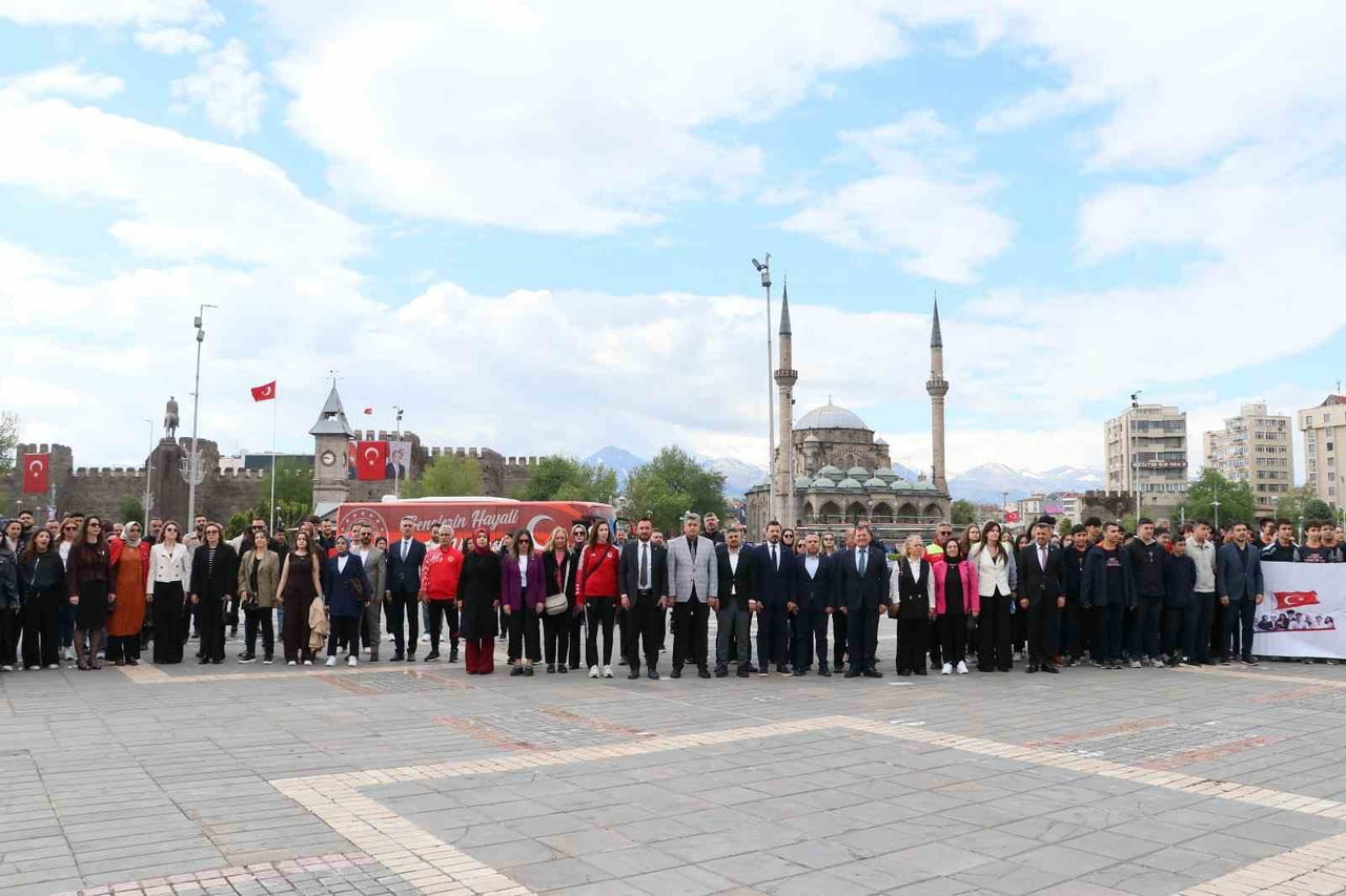 KAYSERİ’DE GENÇLİK HAFTASI VE 19 MAYIS ATATÜRK'Ü ANMA, GENÇLİK VE SPOR BAYRAMI NEDENİYLE ATATÜRK...