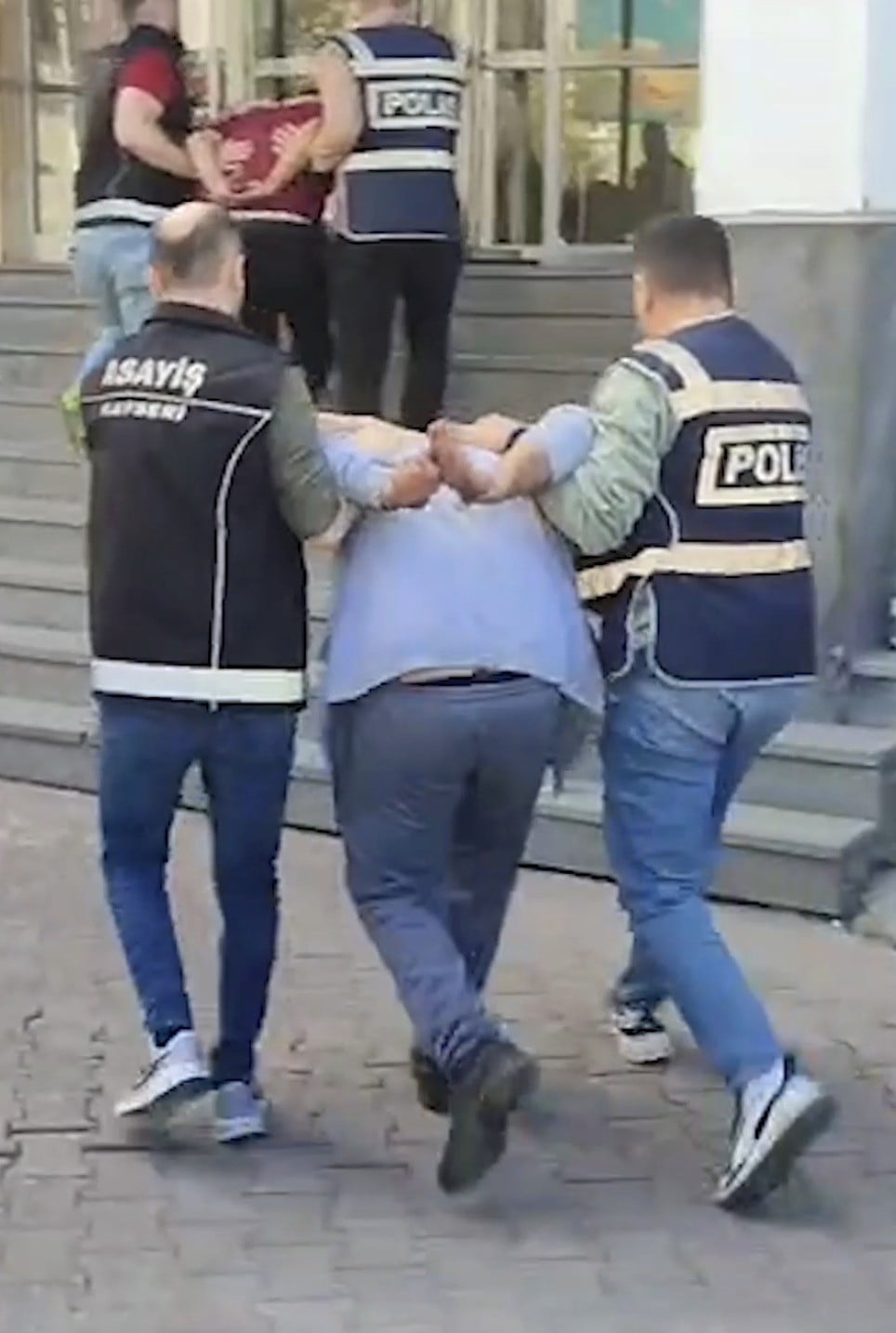 KAYSERİ’DE POLİS EKİPLERİ TARAFINDAN YAPILAN ÇALIŞMALARDA, HAKLARINDA ‘KASTEN ÖLDÜRME’ SUÇUNDAN 30...