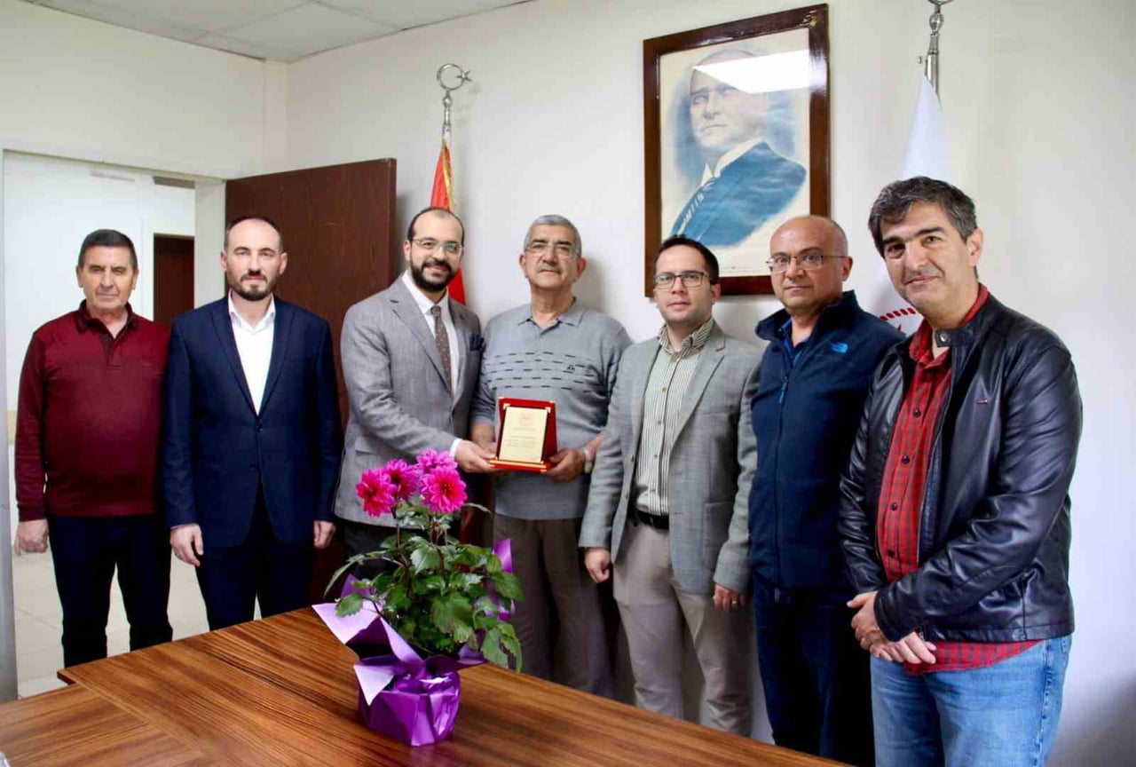 KAYSERİ DEVLET HASTANESİ'NDE 43 YILDIR GÖREV YAPAN UZM. DR. TEVFİK HAKTANIR'A EMEKLİLİĞİNDEN...