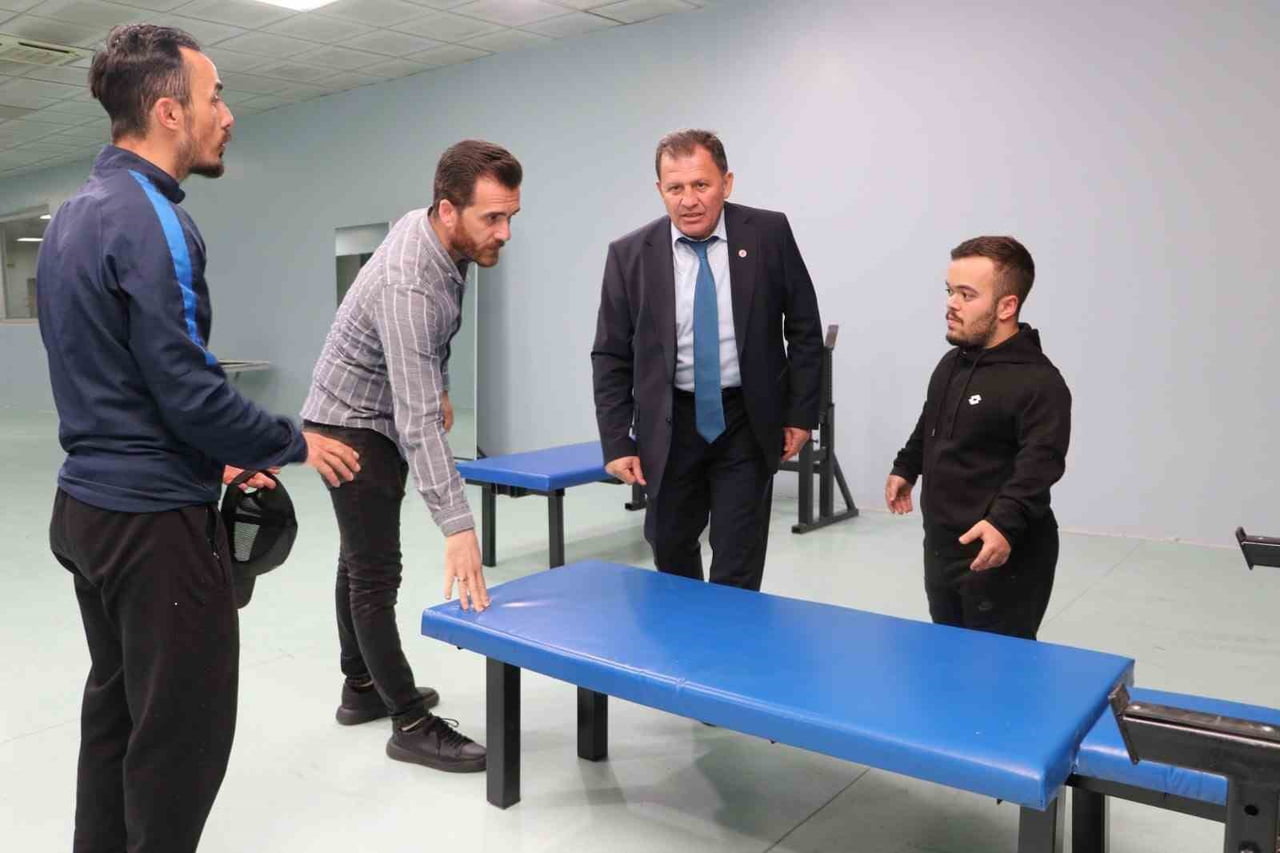 KAYSERİ GENÇLİK VE SPOR İL MÜDÜRÜ ALİ İHSAN KABAKCI, FERDİ SPORLAR MERKEZİ’Nİ ZİYARET EDEREK...
