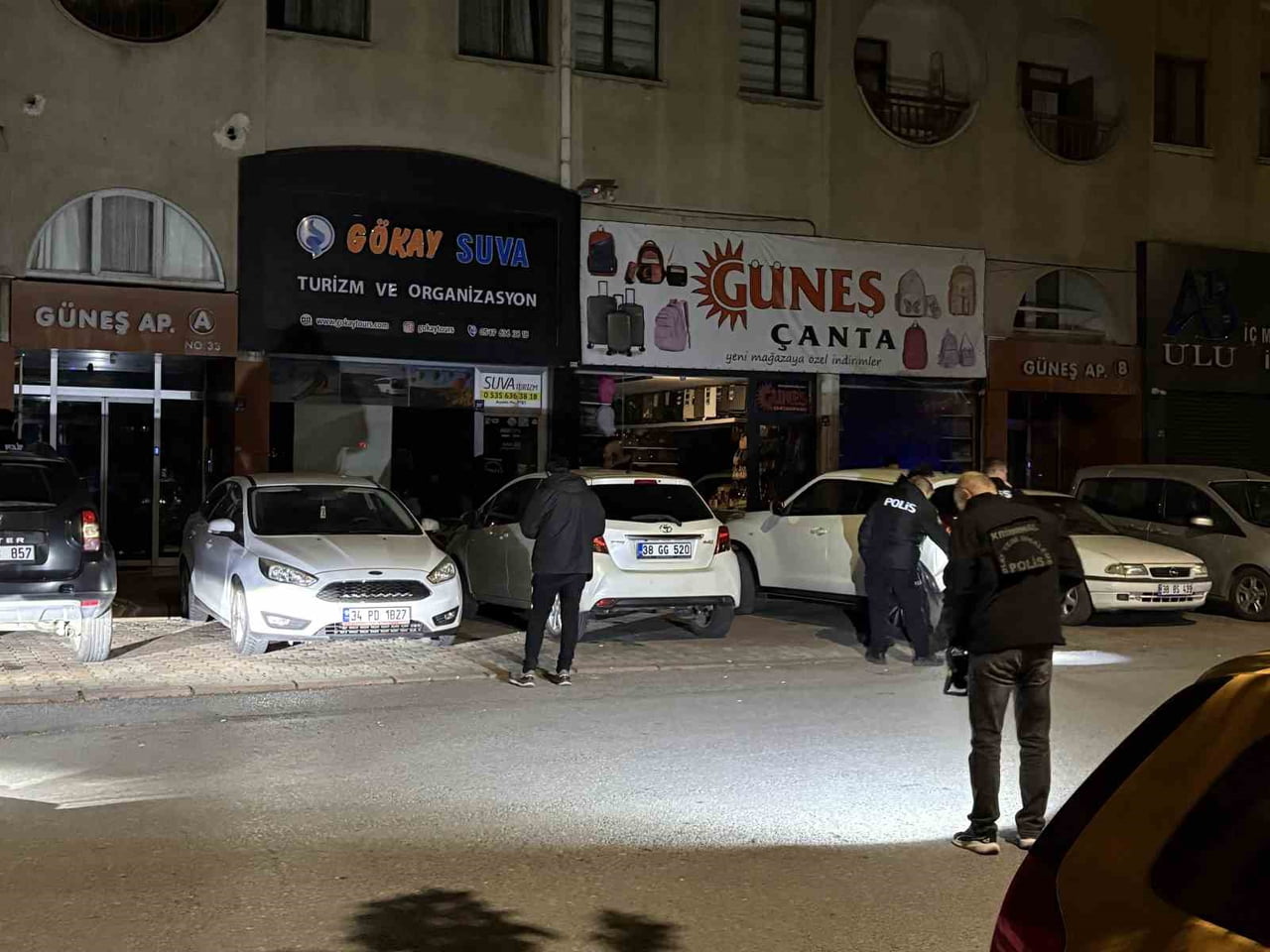 KAYSERİ’NİN KOCASİNAN İLÇESİNDE BİR TURİZM ACENTASI KİMLİĞİ BELİRSİZ ŞAHISLAR TARAFINDAN KURŞUN...