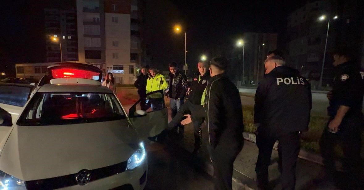 KAYSERİ’NİN KOCASİNAN İLÇESİNDE POLİS EKİPLERİNİN ŞÜPHE ÜZERİNE DURDURDUĞU OTOMOBİL SÜRÜCÜSÜ, 1.03...