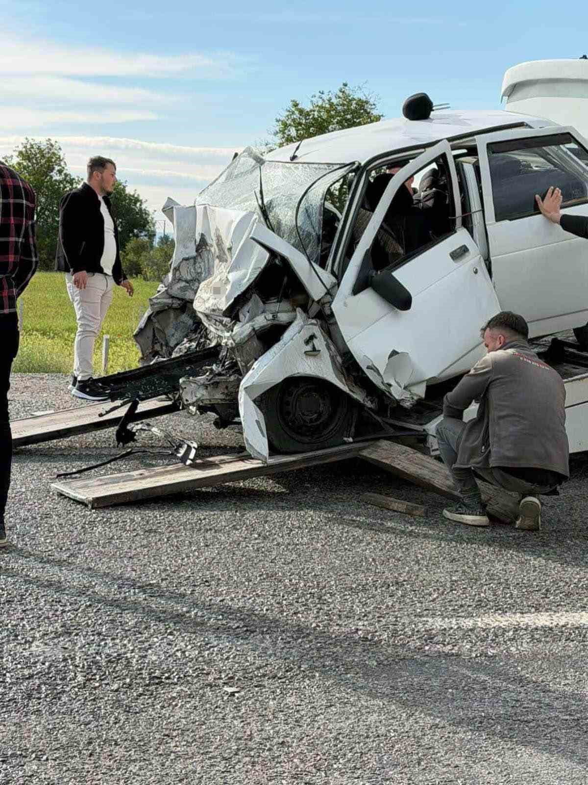 KAYSERİ’NİN YAHYALI İLÇESİNDE OTOMOBİLLE HAFİF TİCARİ ARACIN ÇARPIŞTIĞI TRAFİK KAZASINDA 1 KİŞİ...