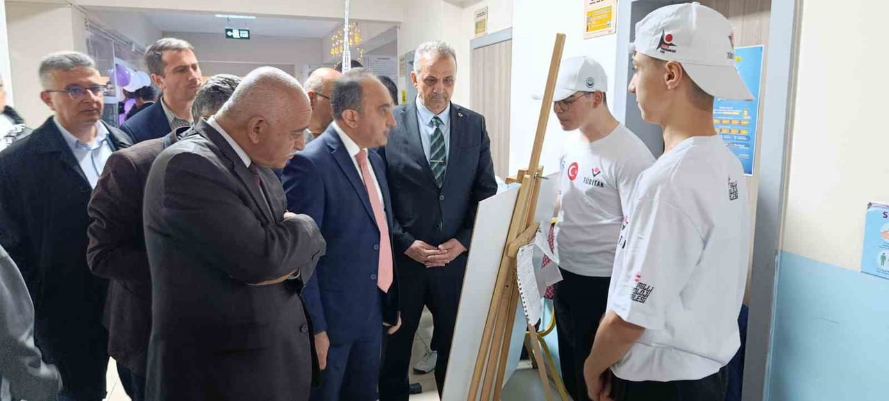 KAYSERİ ÖMER SERPİL ÖZBERBER FEN VE SOSYAL BİLİMLER PROJE OKULU'NUN TÜBİTAK4006 PROJE FUARI İÇİN...