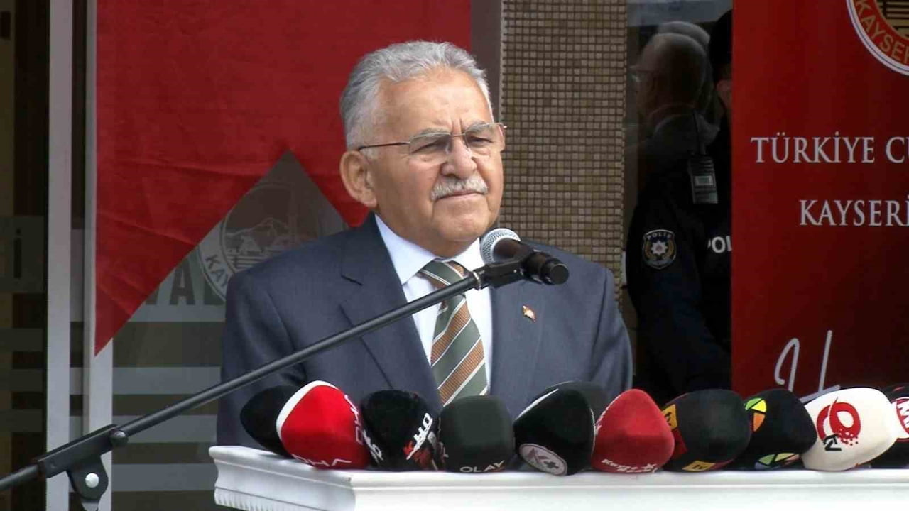 KAYSERİ VALİLİĞİ TARAFINDAN DÜZENLENEN BAYRAMLAŞMA PROGRAMINDA PROTOKOL ÜYELERİ BİR ARAYA GELEREK...