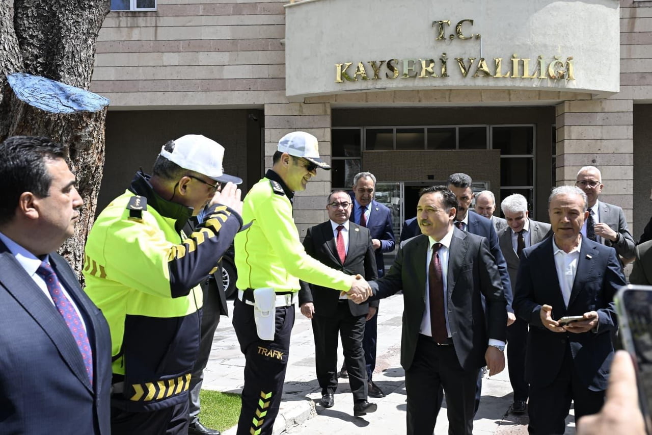 KAYSERİ VALİSİ GÖKMEN ÇİÇEK, KAYSERİ'DE 1 YIL İÇERİSİNDE ÖLÜMLÜ TRAFİK KAZALARINDA YÜZDE 60'LIK...