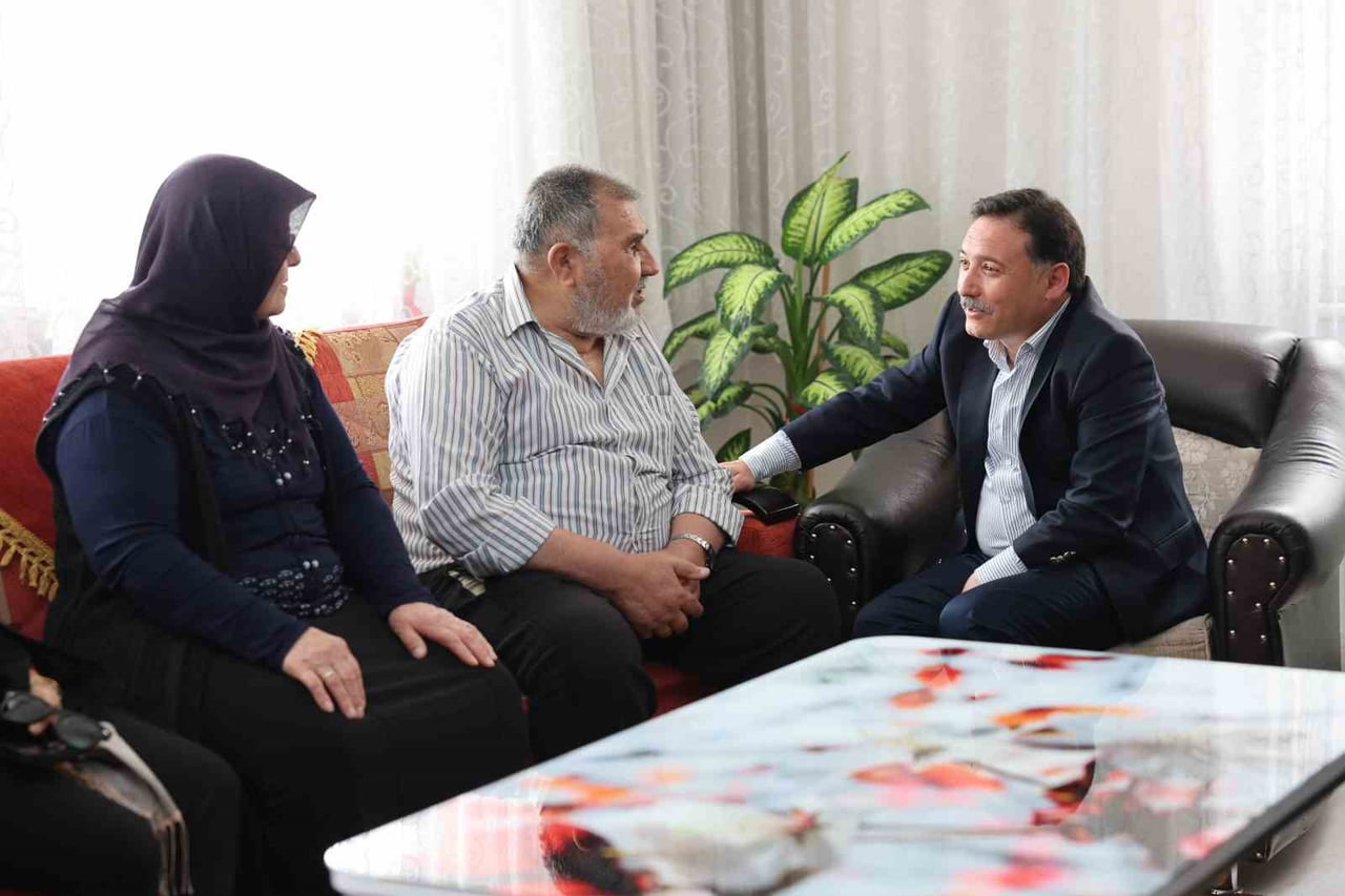 KAYSERİ VALİSİ GÖKMEN ÇİÇEK; KURBAN BAYRAMI MÜNASEBETİYLE ŞEHİT AİLELERİNİ ZİYARET EDEREK...
