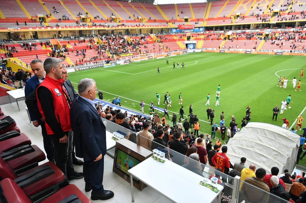 KAYSERİSPOR ONURSAL BAŞKANI MEMDUH BÜYÜKKILIÇ, “KAYSERİSPOR, BU ŞEHRİN MARKA DEĞERİDİR. HERKES...
