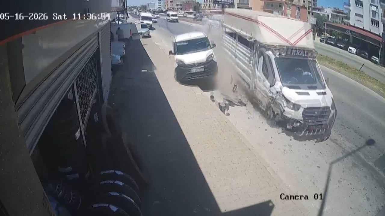 KAZA ANI, BİR İŞ YERİ GÜVENLİK KAMERASINA YANSIDI.