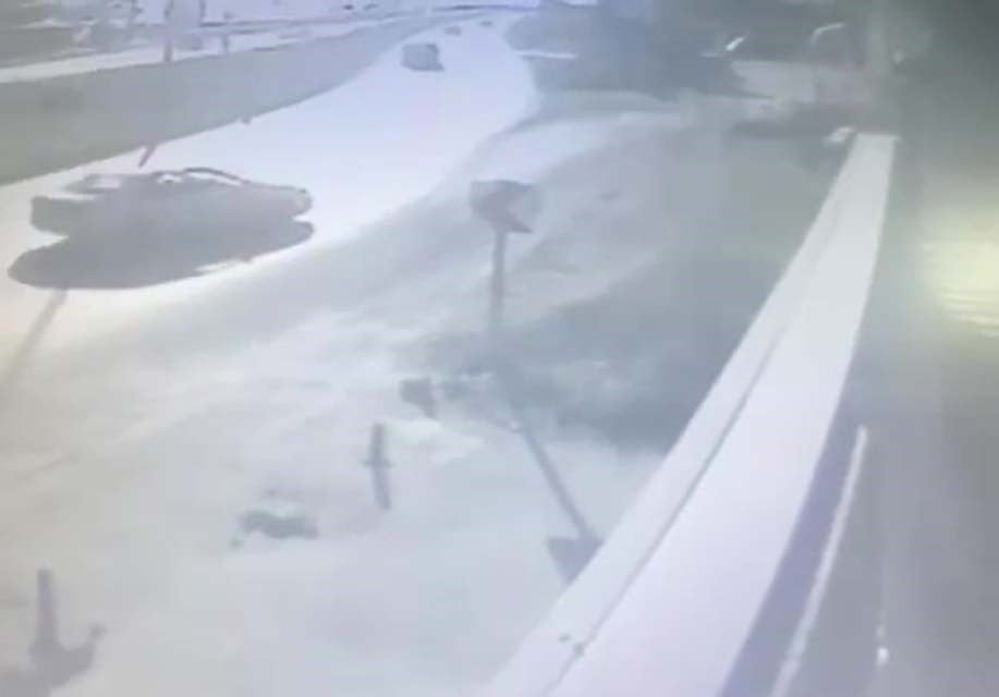KAZA ANI GÜVENLİK KAMERASINA YANSIDI.