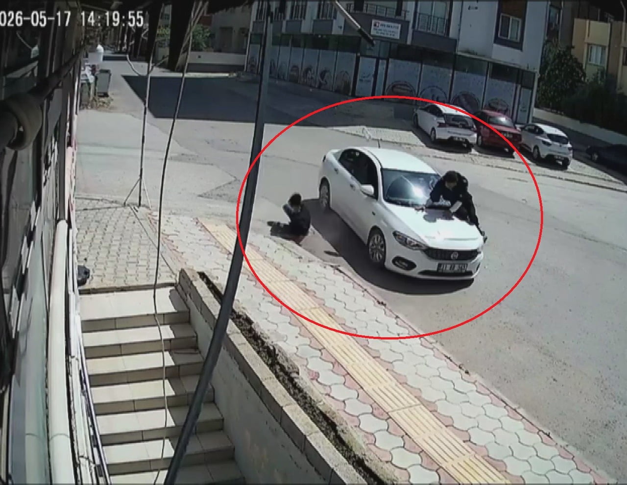 KAZA GÜVENLİK KAMERASINA YANSIDI