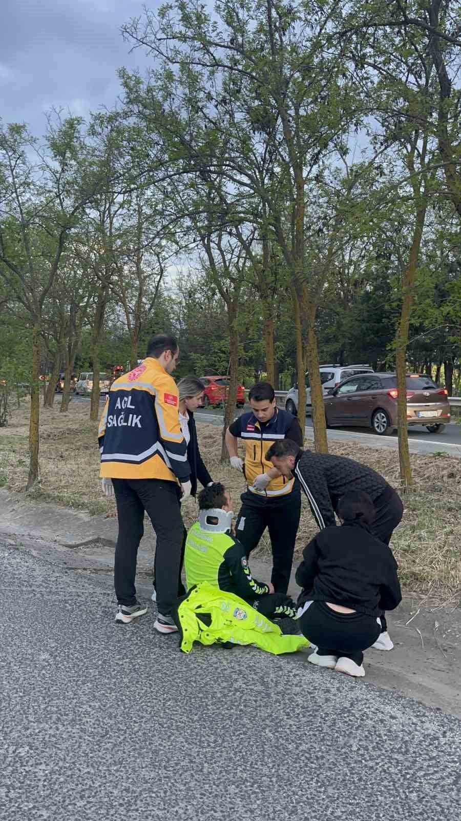 KAZA SONRASI TRAFİK GÜVENLİĞİNİ SAĞLAYAN POLİSE OTOMOBİL ÇARPTI
