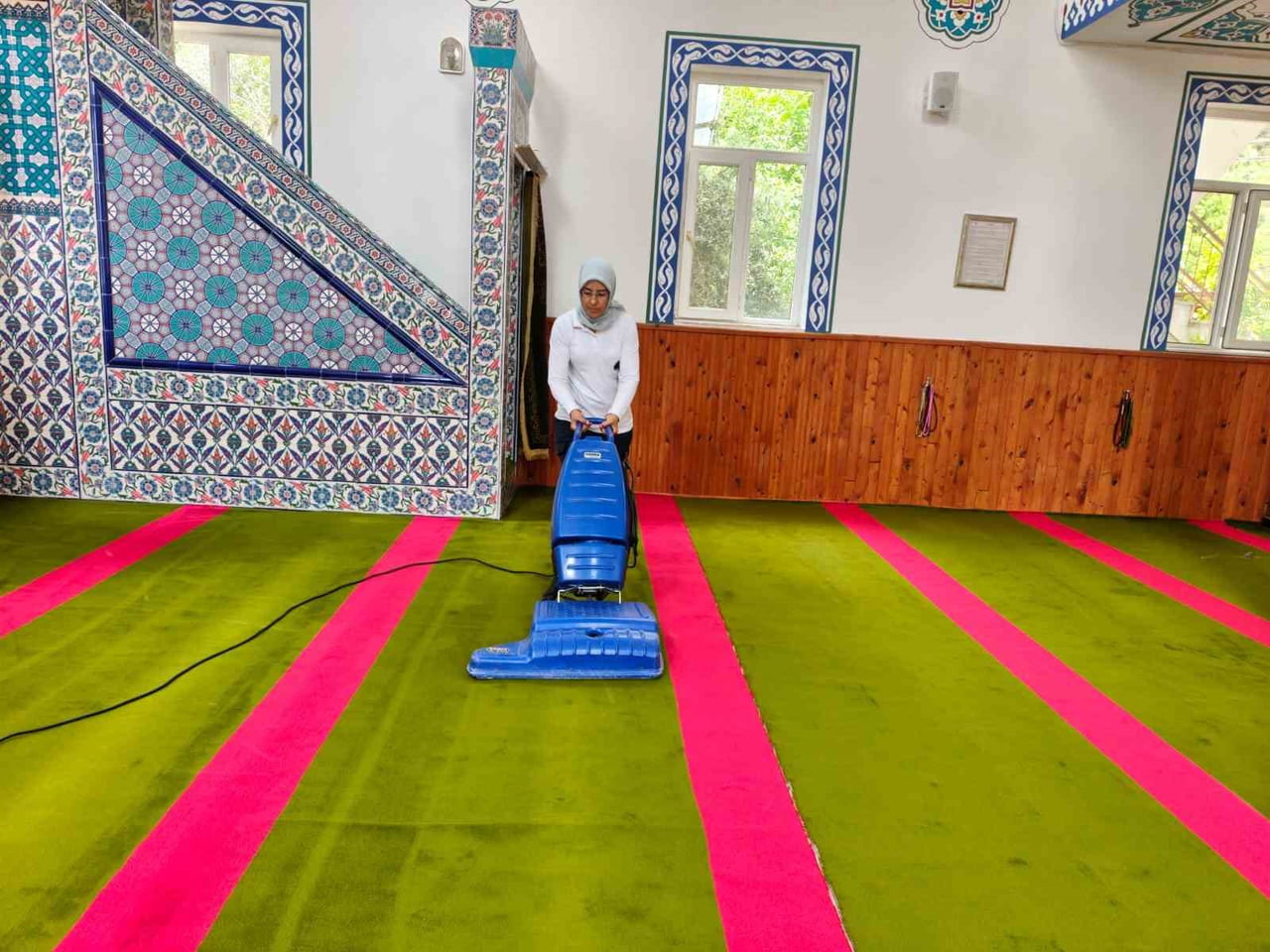 KEMER BELEDİYESİ TEMİZLİK İŞLERİ MÜDÜRLÜĞÜ EKİPLERİ, KURBAN BAYRAMI ÖNCESİNDE İLÇE GENELİNDEKİ...