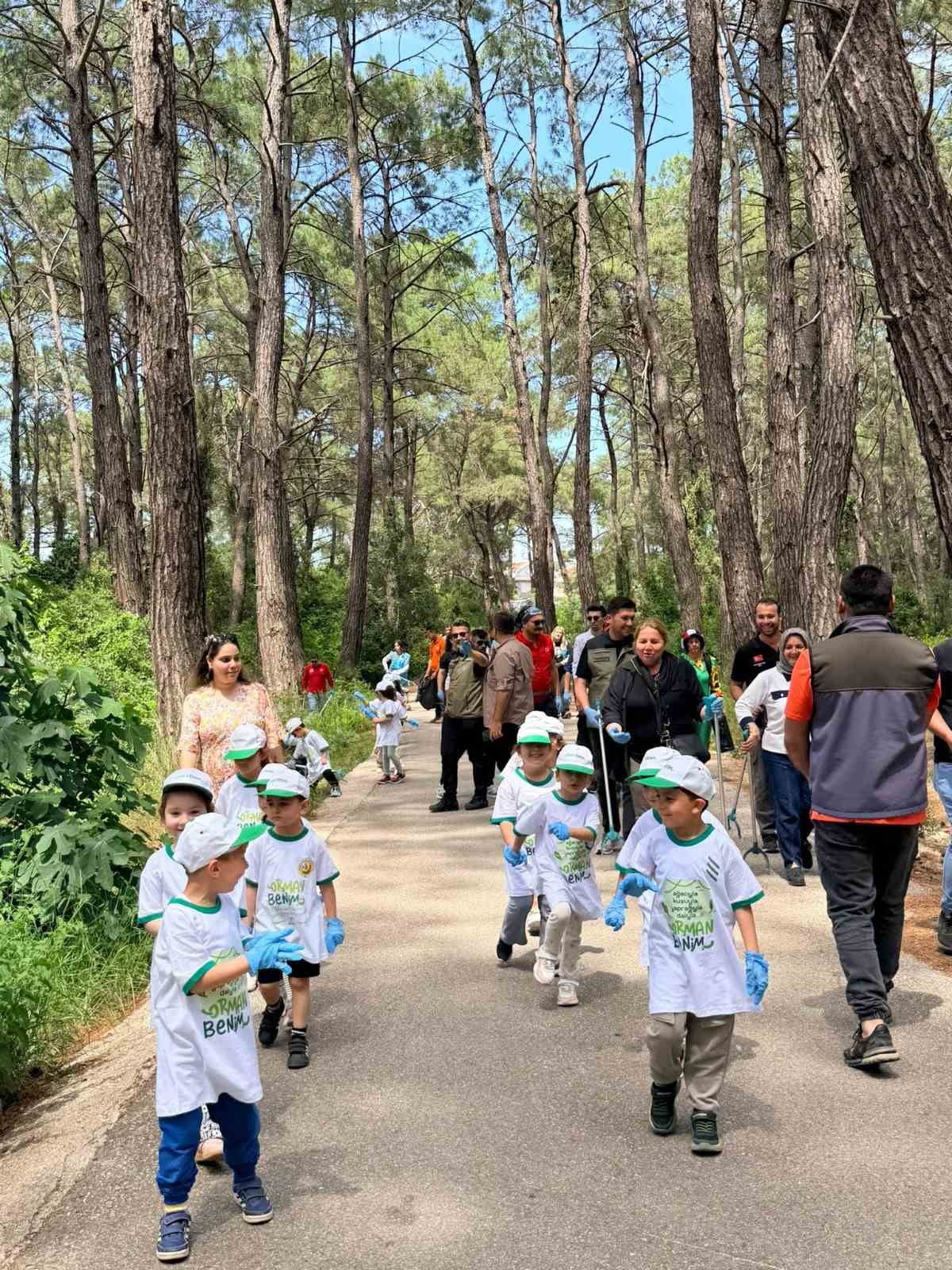 KEMER BELEDİYESİ ÜLKER-ORDUVAR AKMAN KREŞ VE GÜNDÜZ BAKIMEVİ ÖĞRENCİLERİ, ÇEVRE TEMİZLİĞİ...