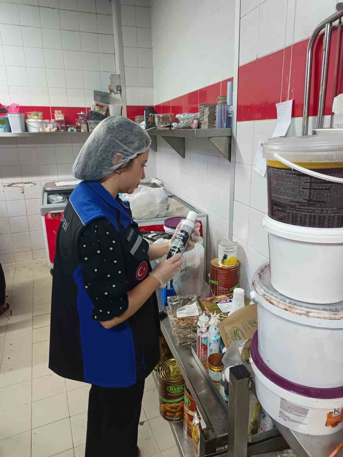 KEMER BELEDİYESİ ZABITA MÜDÜRLÜĞÜ EKİPLERİ, KURBAN BAYRAMI ÖNCESİ İLÇE GENELİNDEKİ KASAP VE...