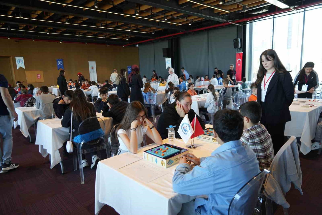 KENDİ İLÇELERİNDE BİRİNCİ OLAN 200’E YAKIN ÖĞRENCİ, ÜLKE BİRİNCİSİ OLMAK İÇİN 8. TÜRKİYE AKIL VE...