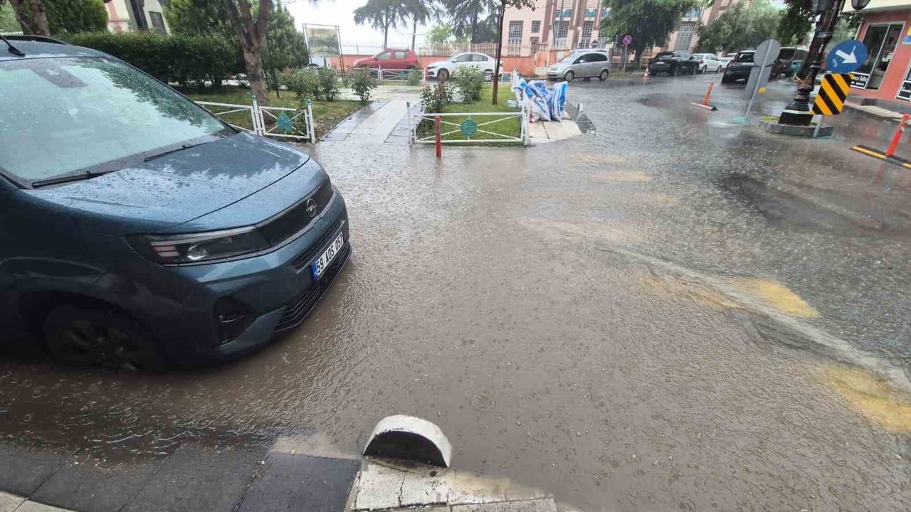 KENT GENELİNDE SON 3 GÜNDÜR ARALIKLARLA DEVAM EDEN YAĞIŞLARIN, SU STRESİ YAŞAYAN TEKİRDAĞ’DA...