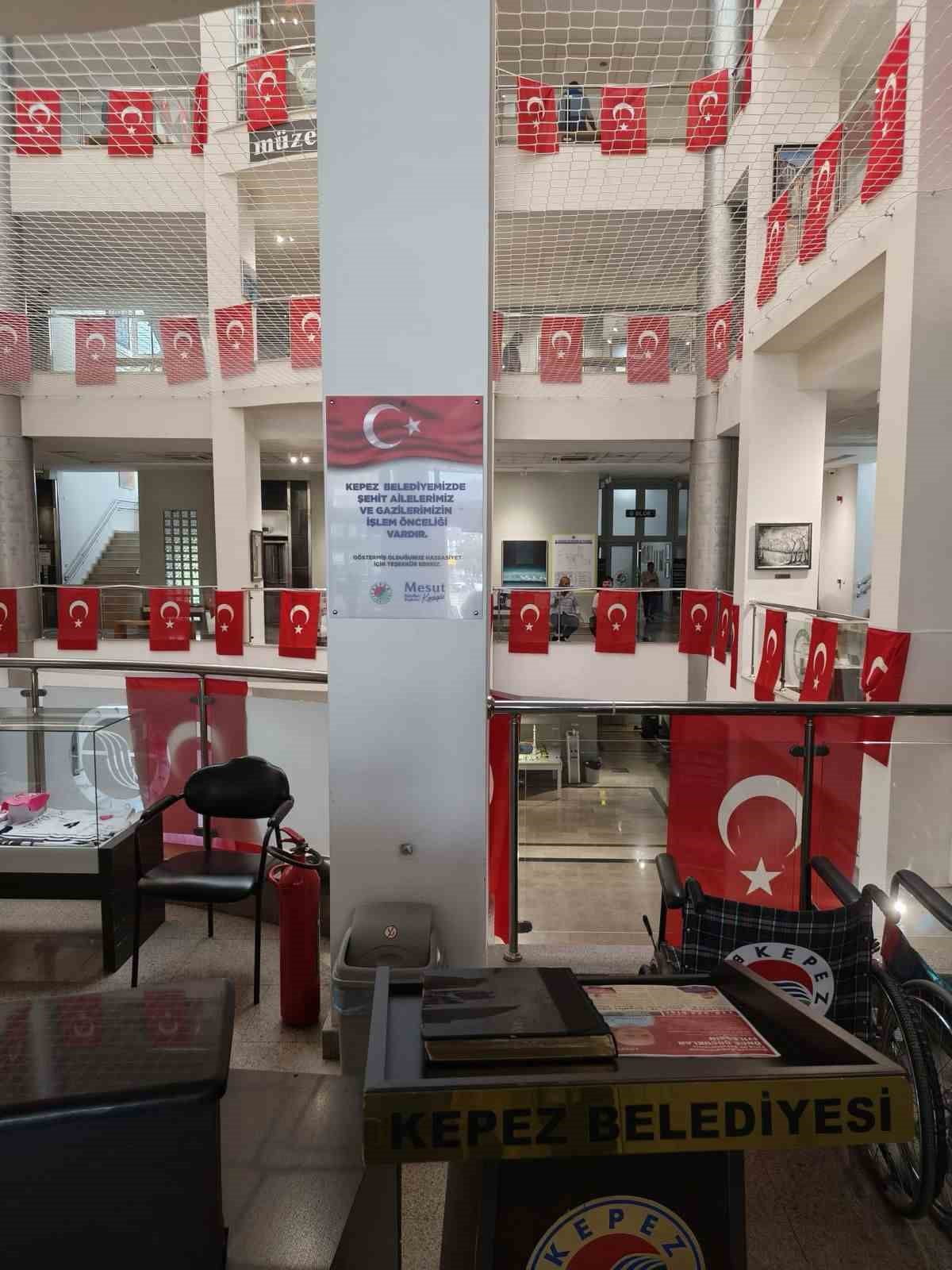 KEPEZ BELEDİYE BAŞKANI MESUT KOCAGÖZ’ÜN TALİMATIYLA BELEDİYE HİZMET BİNALARINDA ŞEHİT AİLELERİ VE...