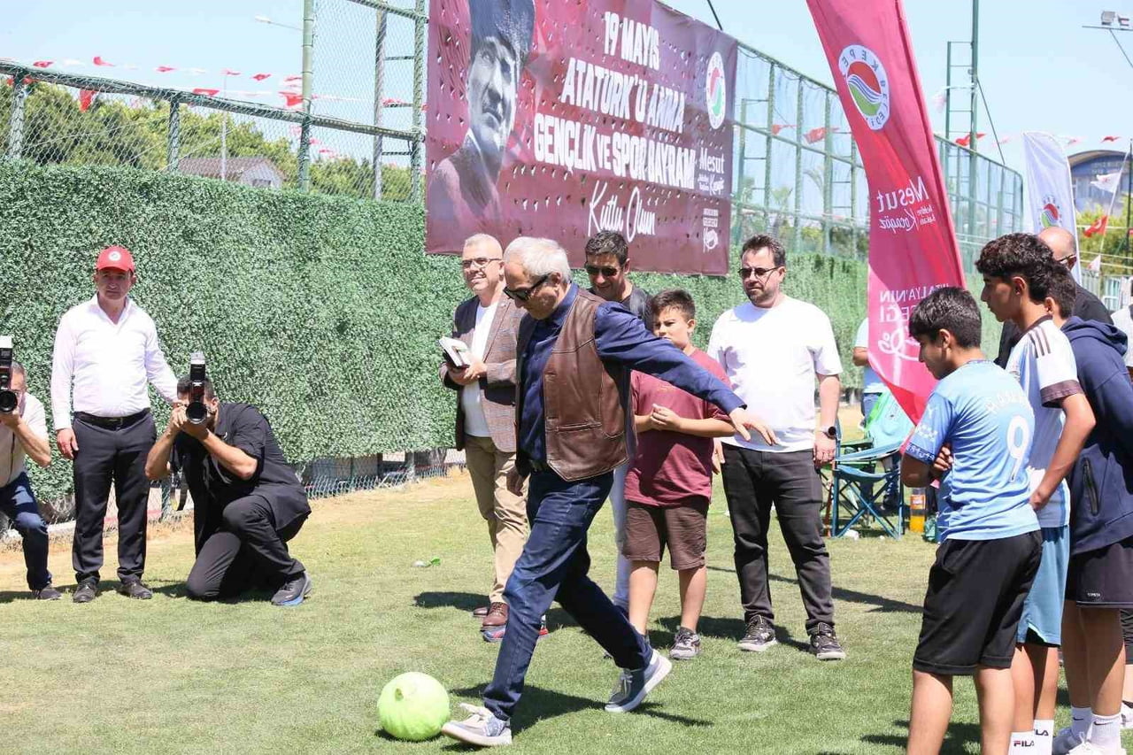 KEPEZ BELEDİYESİ’NİN İKİ GÜN SÜRECEK GENÇFEST ETKİNLİKLERİ, HASAN DOĞAN STADYUMU’NDA RENKLİ...