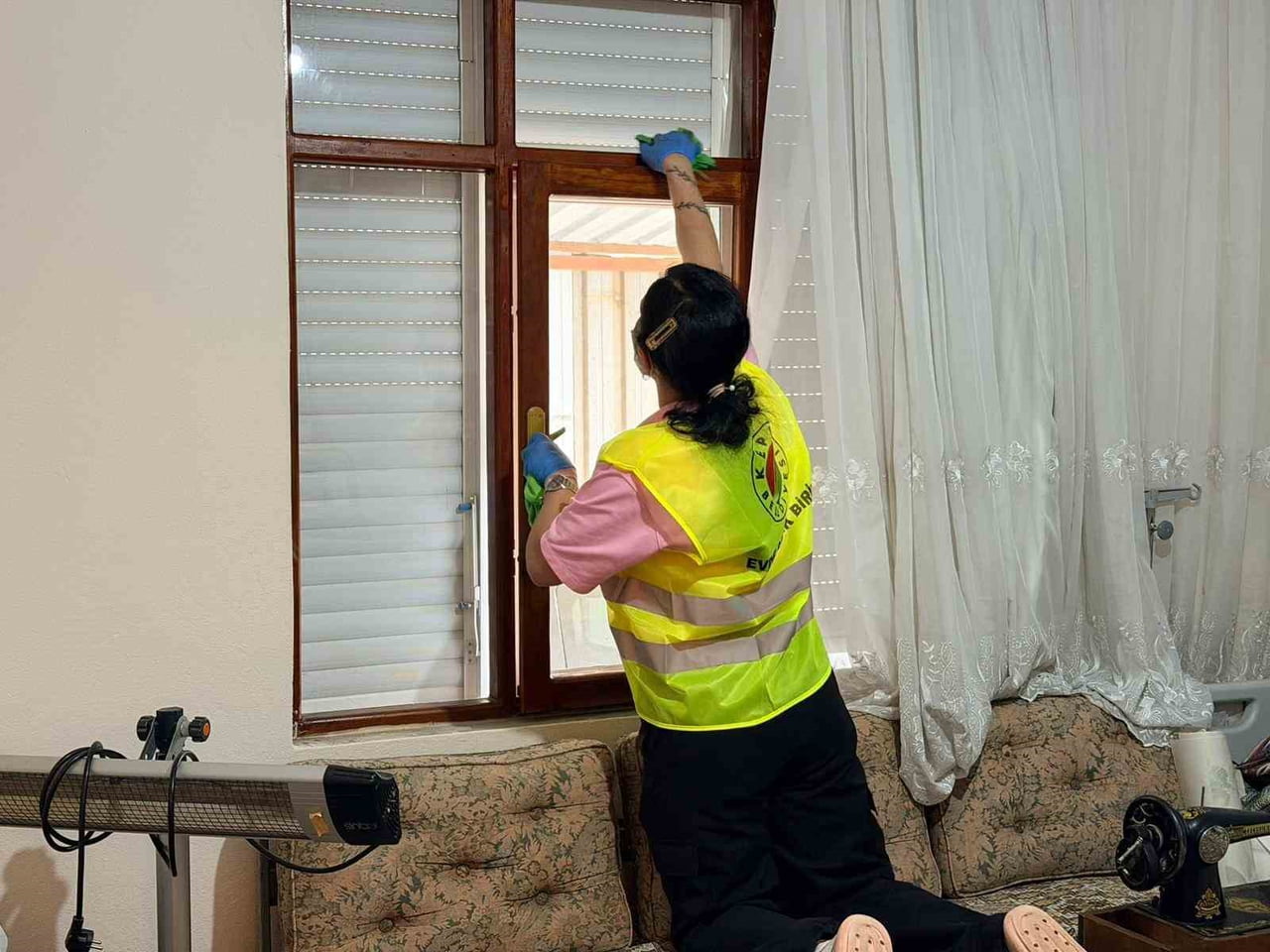 KEPEZ BELEDİYESİ, YAKLAŞAN KURBAN BAYRAMI ÖNCESİNDE ŞEHİT VE GAZİ AİLELERİNE EV TEMİZLİĞİ HİZMETİ...