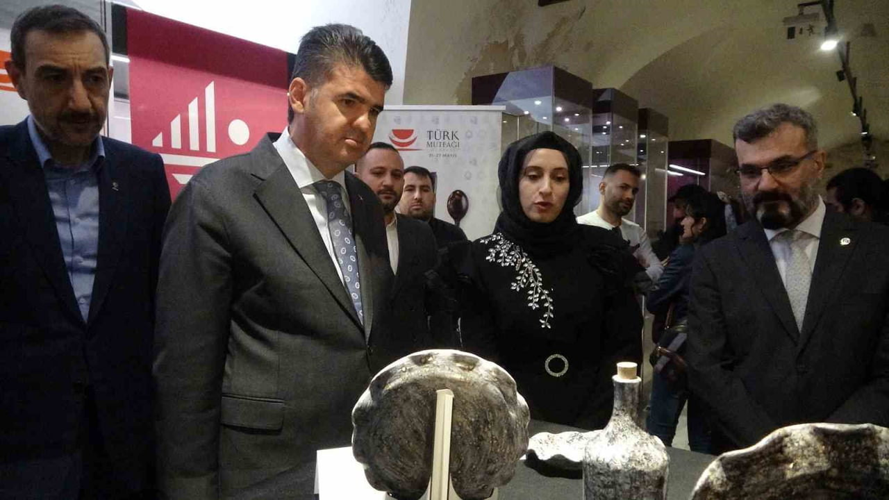 KİLİS'TE "ANADOLU'NUN BELLEK İZLERİ: OYLUM HÖYÜK'TEN ÇAĞDAŞ SERAMİK YORUMLARI" SERGİSİNİN AÇILIŞI...