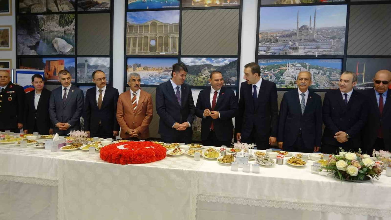 KİLİS’TE BAYRAMLAŞMA TÖRENİ MİLLET BAHÇESİ’NDE GERÇEKLEŞTİRİLDİ