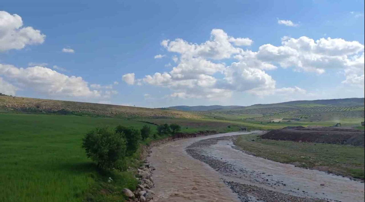 KİLİS’TE YAĞIŞLAR ‘SABUN SUYU’NUN’ DEBİSİNİ ARTIRDI