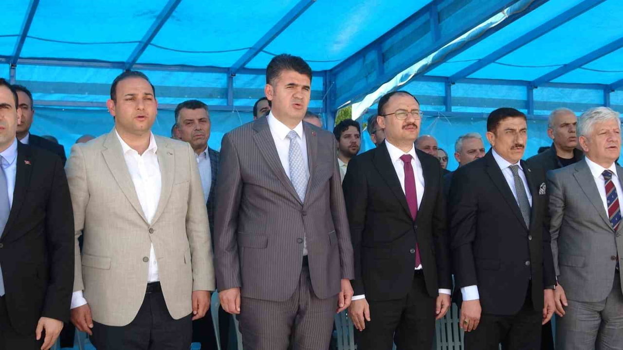 KİLİS VALİSİ ÖMER KALAYLI (ORTADA)