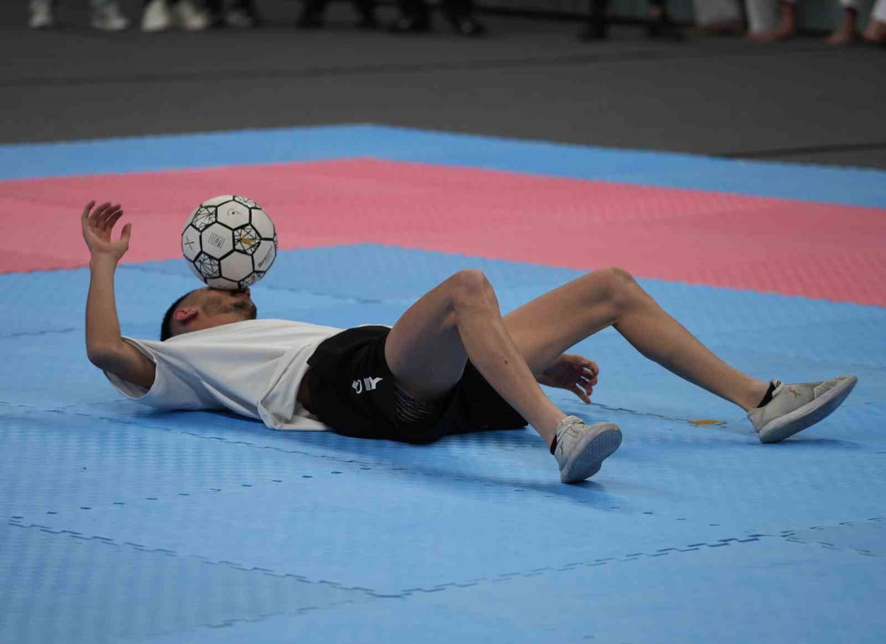 KIRIKKALE'DE 19 MAYIS KUTLAMALARINDA 22 YAŞINDAKİ FABRİKA İŞÇİSİNİN FREESTYLE FUTBOL PERFORMANSI...