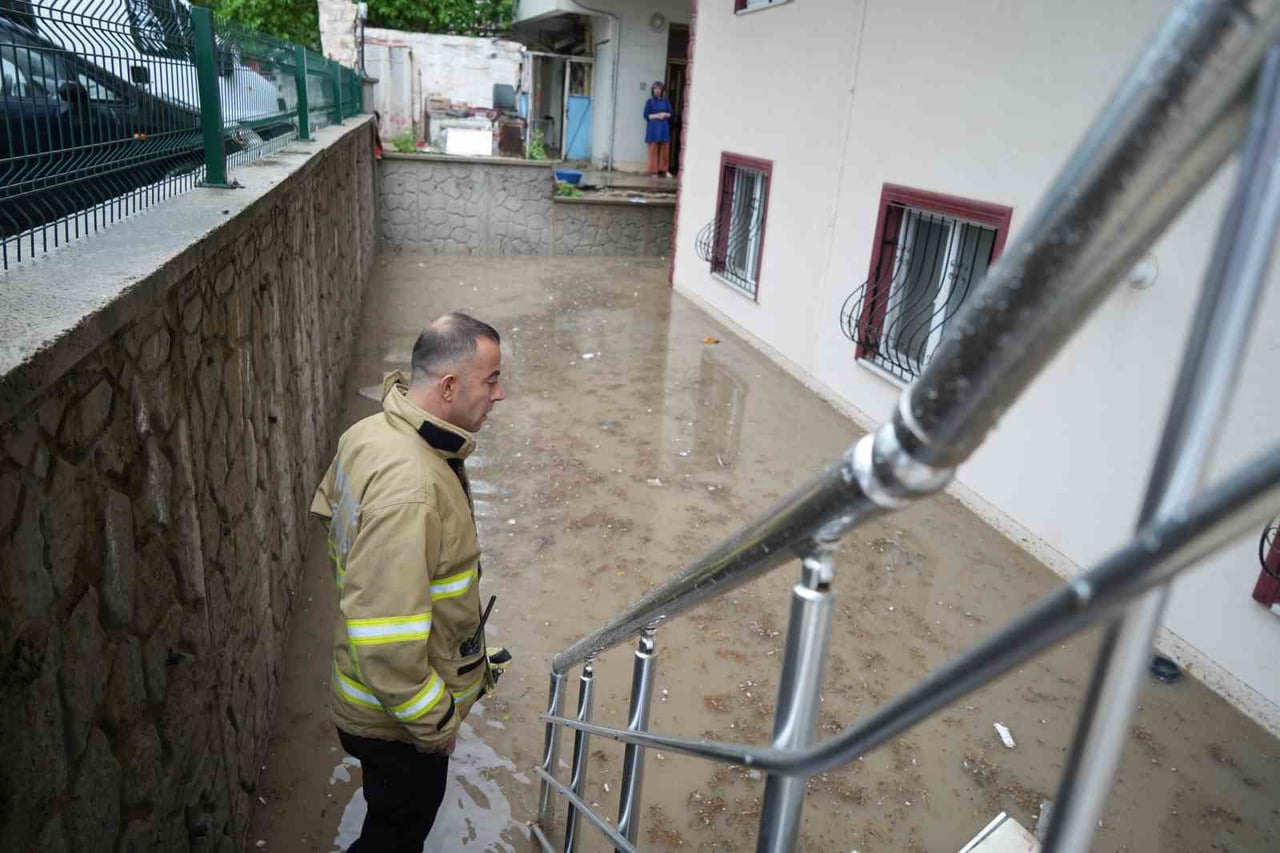 KIRIKKALE’DE ETKİLİ OLAN SAĞANAK YAĞIŞ HAYATI OLUMSUZ ETKİLEDİ. ANİDEN BASTIRAN YAĞMURLA BİRLİKTE...