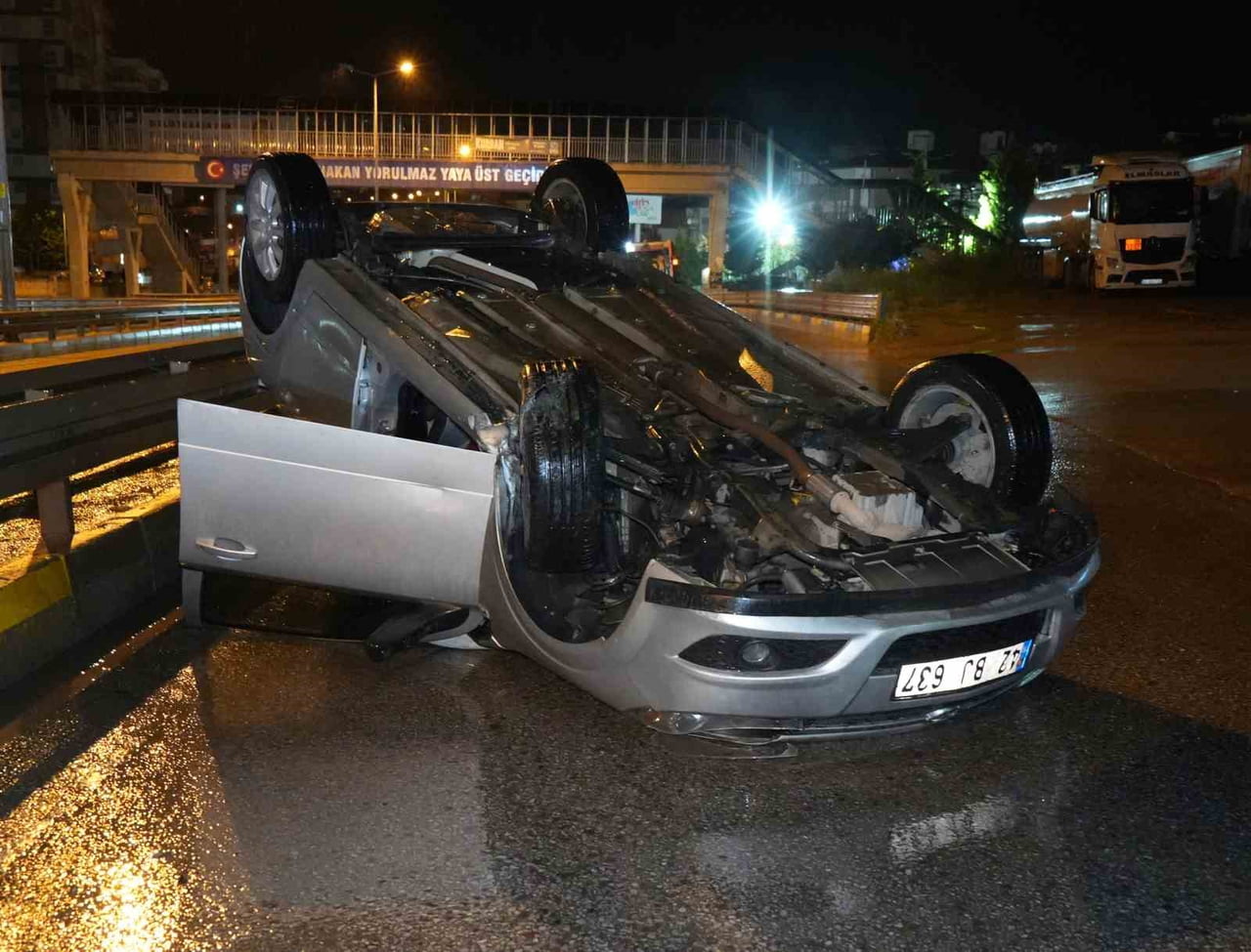 KIRIKKALE’DE KONTROLDEN ÇIKARAK TAKLA ATAN OTOMOBİLİN ALKOLLÜ SÜRÜCÜSÜ YARALANDI.