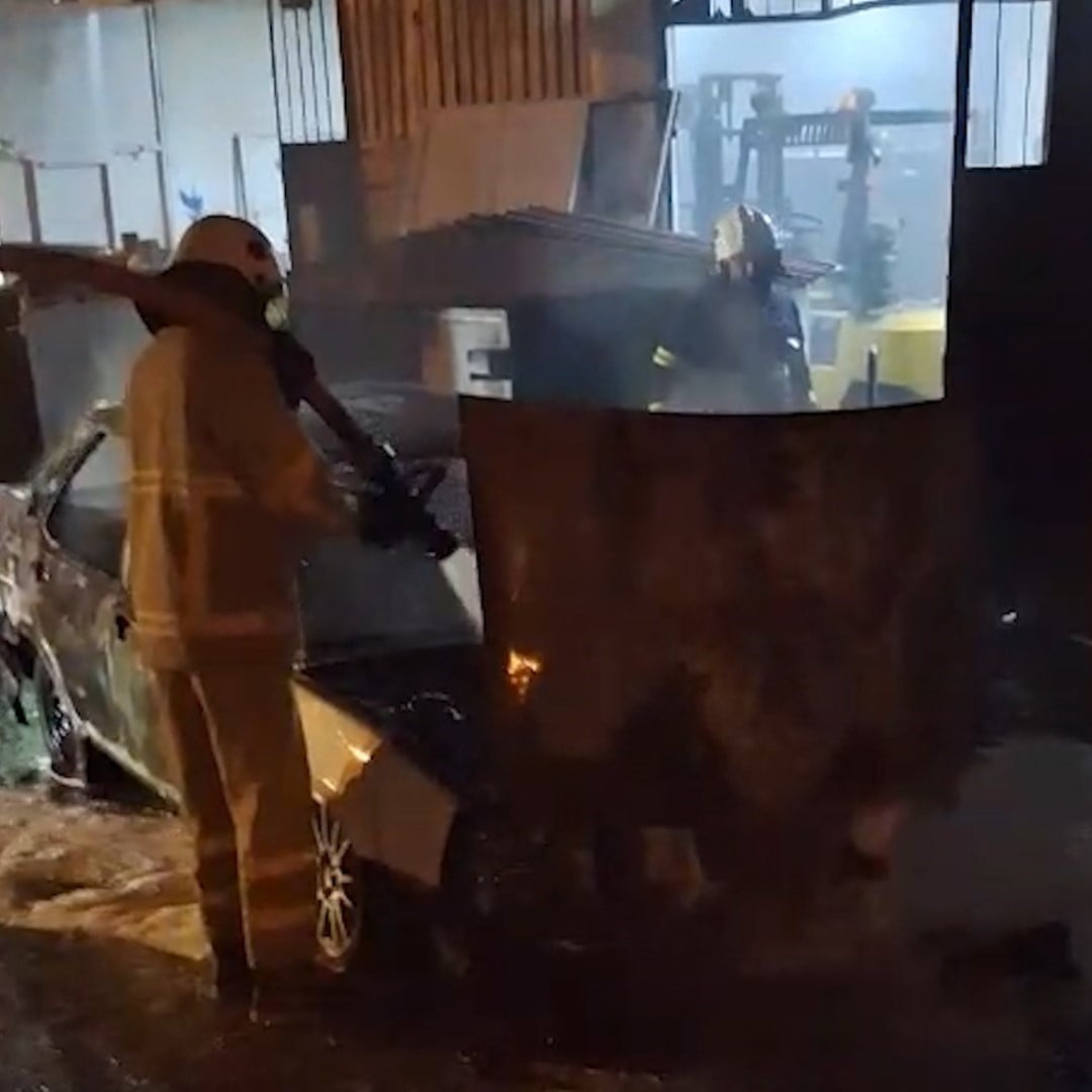 KIRIKKALE’DE PARK HALİNDEKİ OTOMOBİL, ÇIKAN YANGINDA ALEV TOPUNA DÖNDÜ.