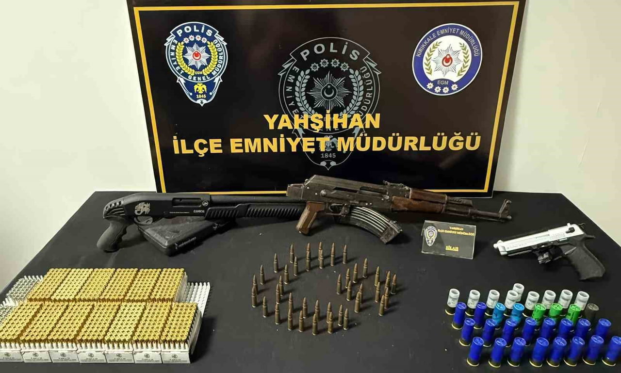 KIRIKKALE’DE POLİS EKİPLERİNCE DÜZENLENEN OPERASYONDA, EVİN ÇATI KISMINDA ÇUVAL İÇERİSİNDE...