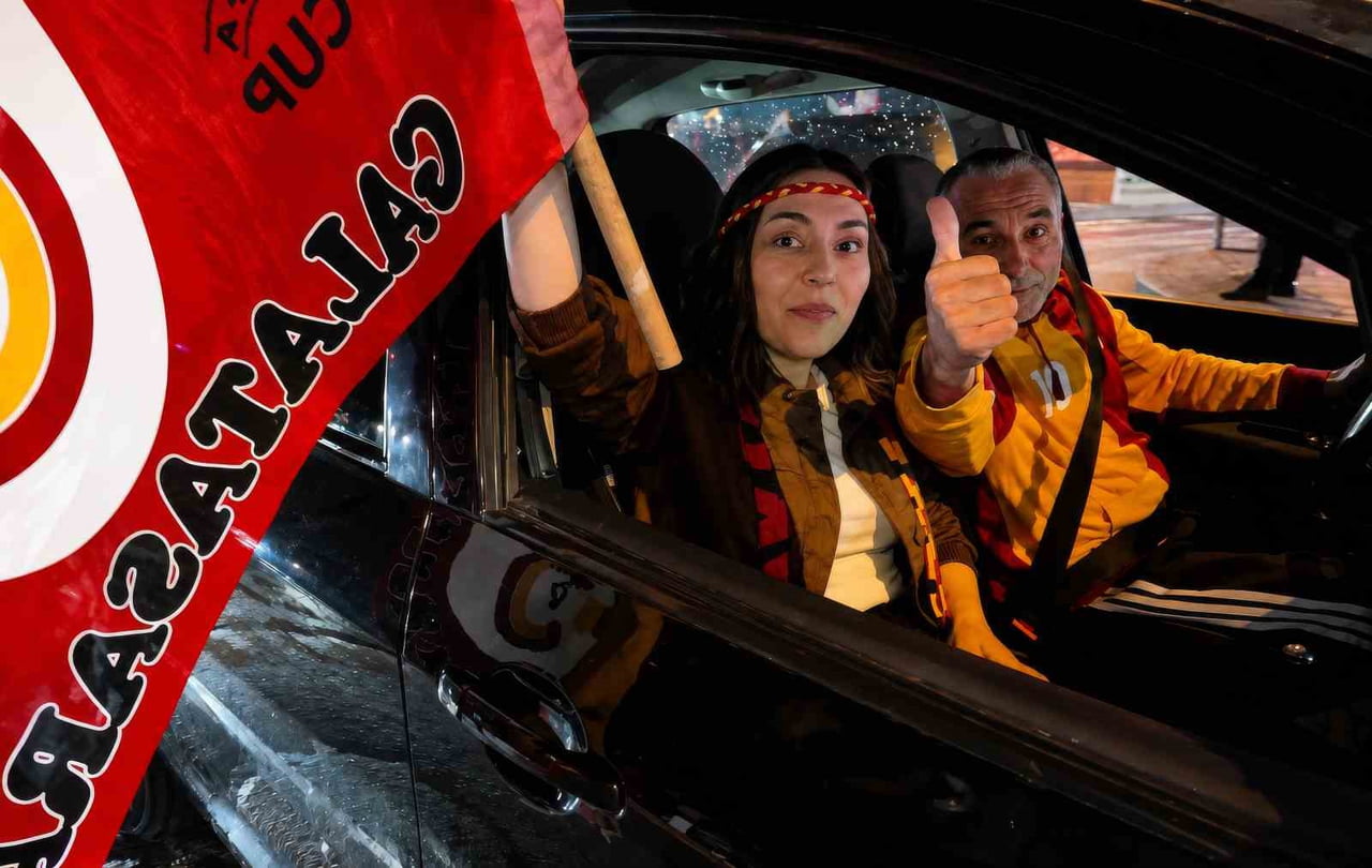 KIRIKKALE’DE SARI-KIRMIZILI TARAFTARLAR, GALATASARAY’IN ŞAMPİYONLUĞUNU COŞKUYLA KUTLADI.