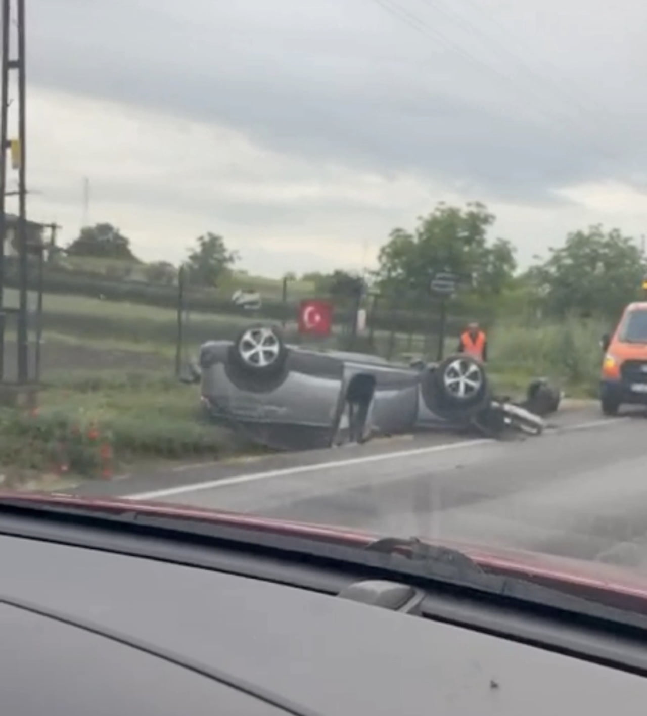 KIRKLARELİ’NİN LÜLEBURGAZ İLÇESİNE BAĞLI CEYLANKÖY’DE KONTROLDEN ÇIKAN OTOMOBİLİN TAKLA ATMASI...