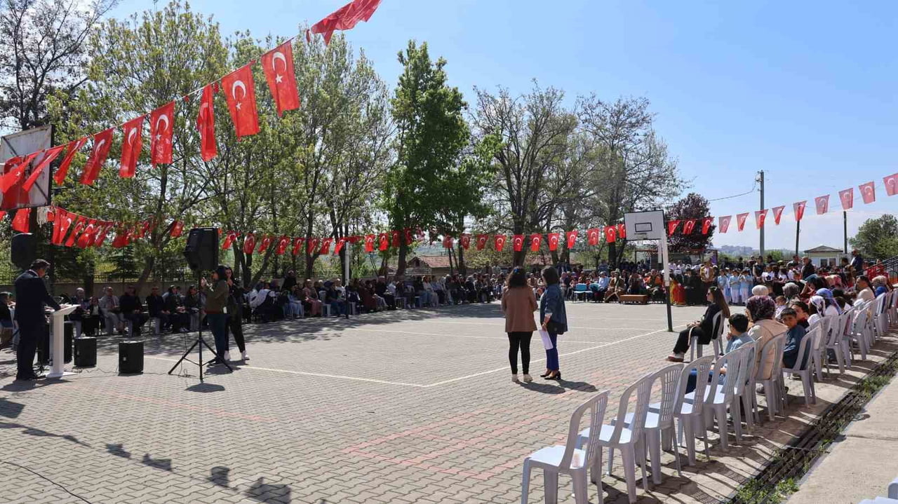 KIRŞEHİR’DE HIDIRELLEZ COŞKUSU, TEMSİLİ AHİ EVRAN, HACI BEKTAŞ VELİ VE YUNUS EMRE’NİN KATILIMIYLA...