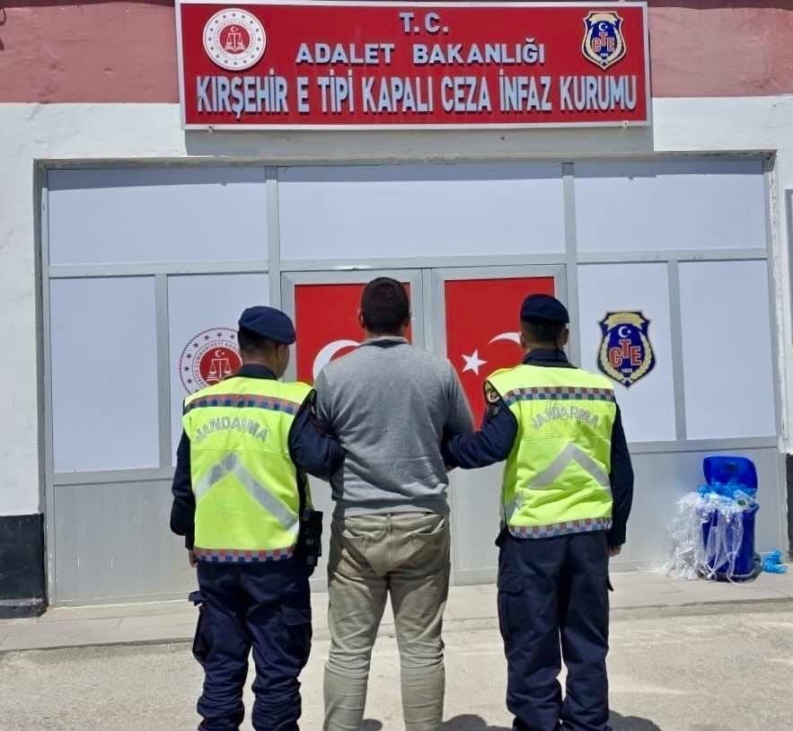 KIRŞEHİR’DE JANDARMA ARANAN  ŞAHISLAR OPERASYONUNDA HAKKINDA KESİNLEŞMİŞ 8 YIL 4 AY HAPİS CEZASI...