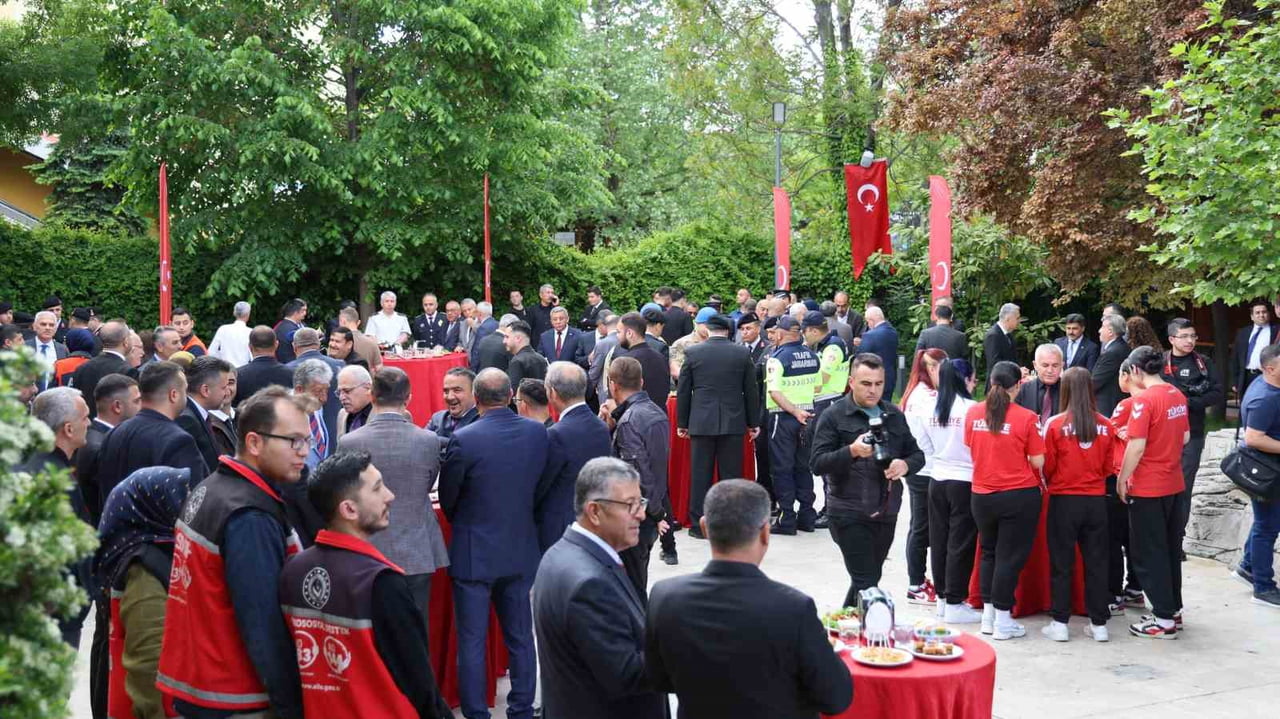 KIRŞEHİR’DE KURBAN BAYRAMI DOLAYISIYLA VALİLİK HİMAYESİNDE İL JANDARMA KOMUTANLIĞI’NDA BAYRAMLAŞMA...