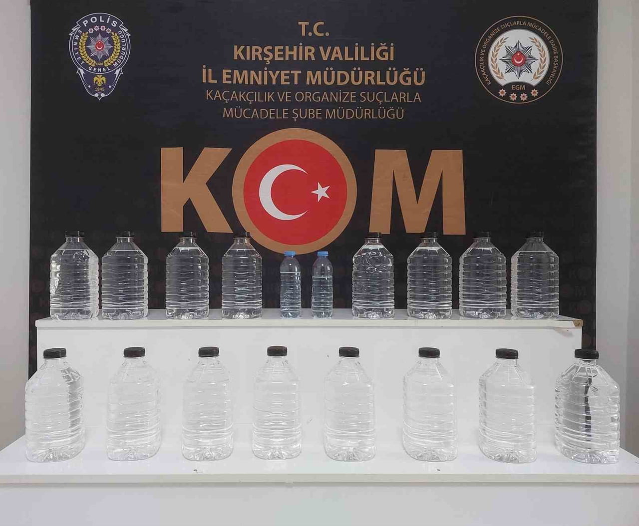 KIRŞEHİR’DE POLİS DURDURDUĞU ARAÇTA YAPTIĞI ARAMADA 1 LİTRE EL YAPIMI KAÇAK İÇKİ İLE 40 LİTRE ETİL...