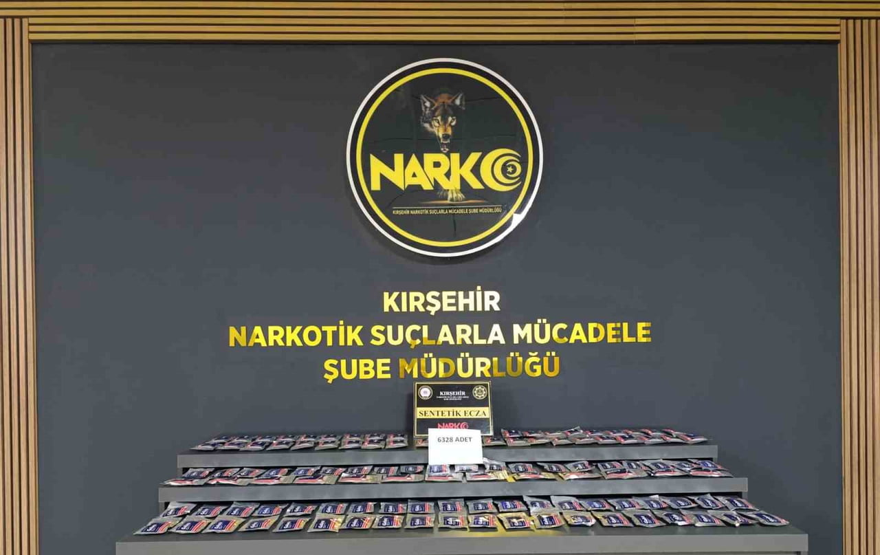 KIRŞEHİR’DE POLİS UYUŞTURUCU OPERASYONUNDA 6 BİN 328 SENTETİK  HAP ELE GEÇİRİLDİ. OPERASYONDA...