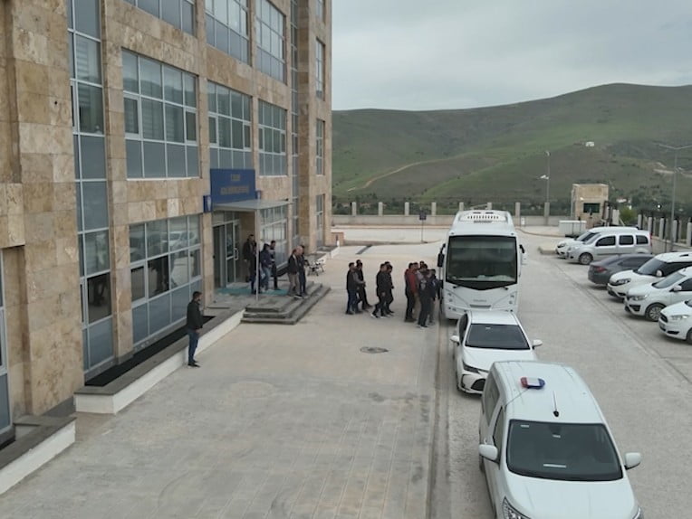 KIRŞEHİR MERKEZLİ 8 İLDE YAPILAN SİBER DOLANDIRICILIK OPERASYONUNDA ADLİYEYE SEVK EDİLEN 18 KİŞİ...