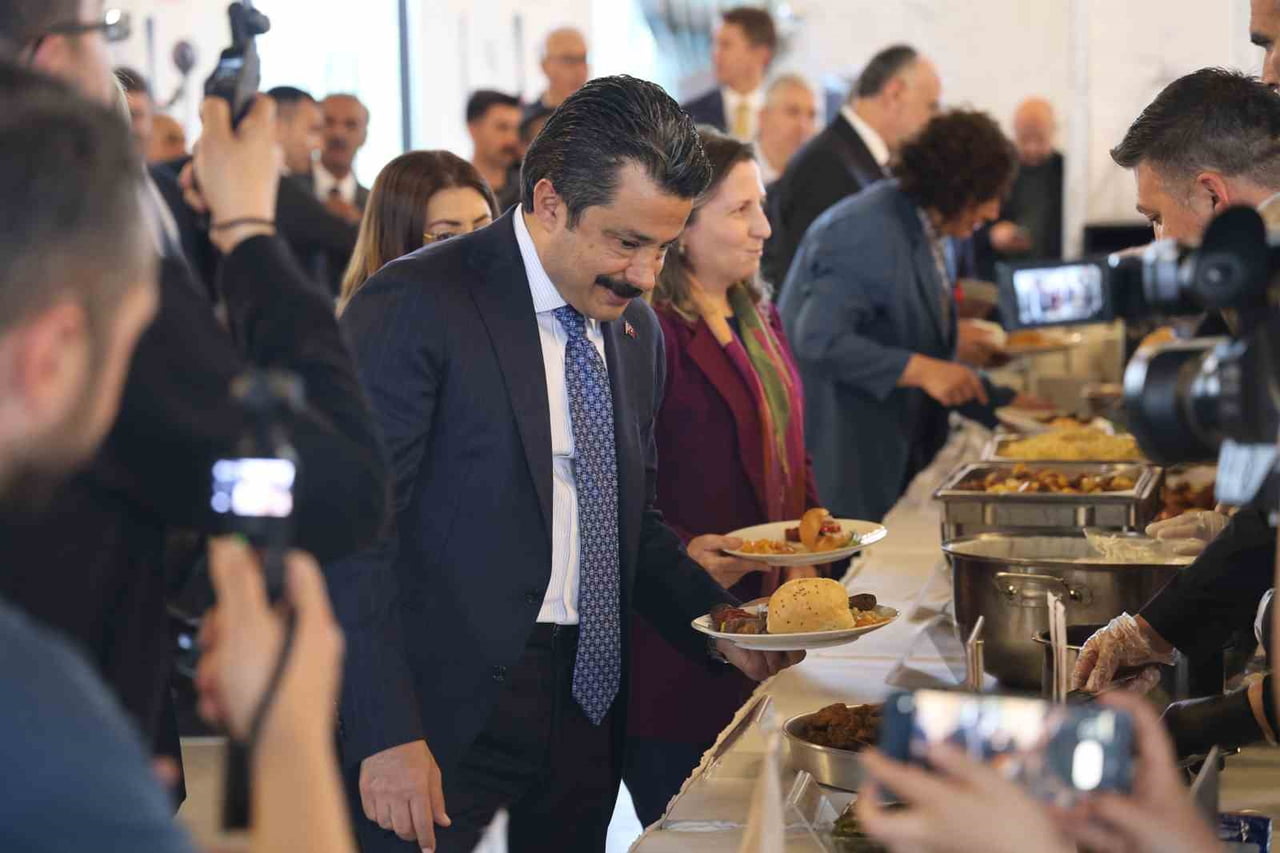 KIRŞEHİR VALİSİ MURAT SEFA DEMİRYÜREK DE PROGRAMA KATILDI