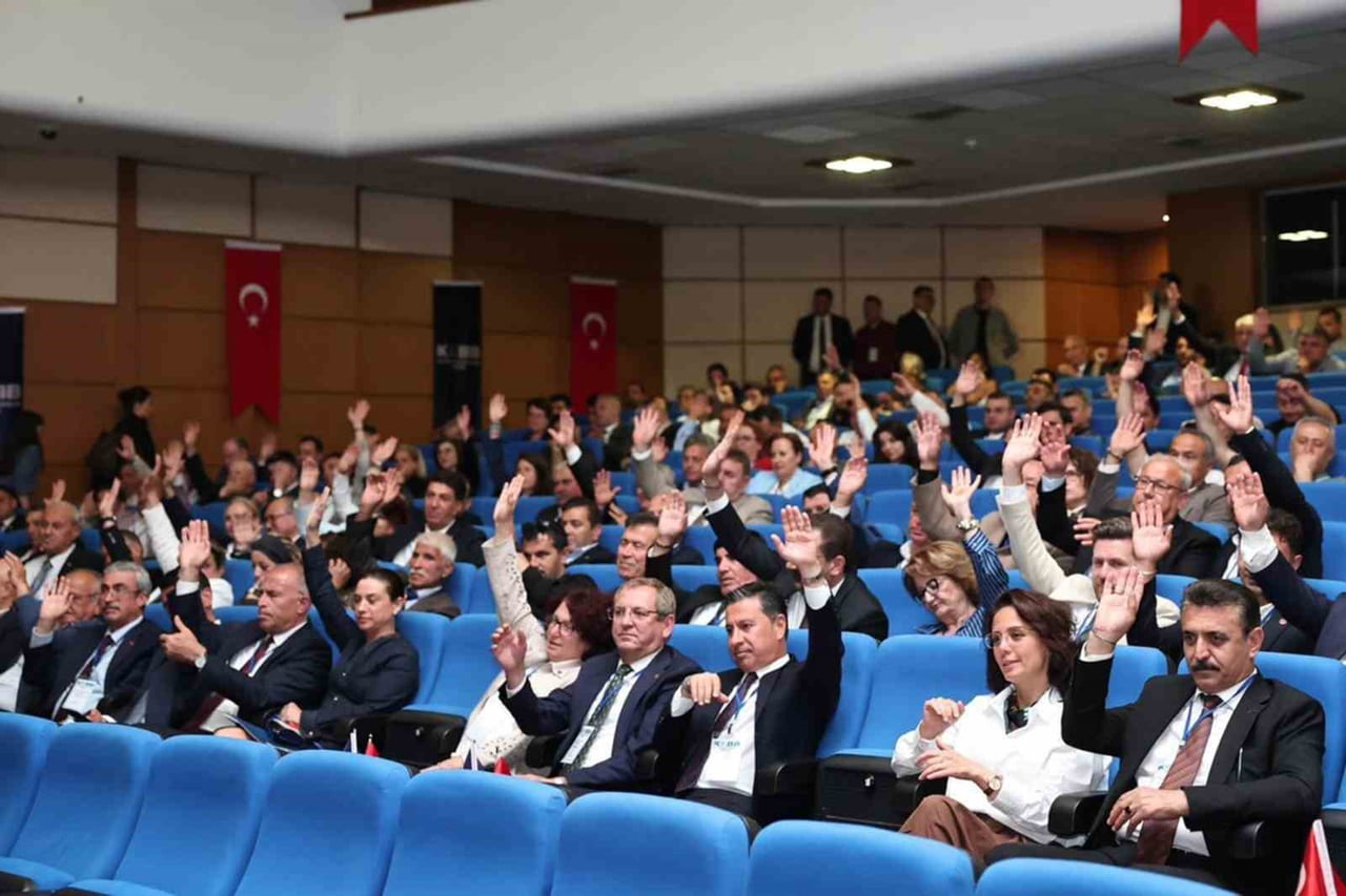 KIYI BELEDİYELER BİRLİĞİ BAŞKANLIĞI GÖREVİNE YENİDEN SEÇİLEN MUĞLA BÜYÜKŞEHİR BELEDİYE BAŞKANI...