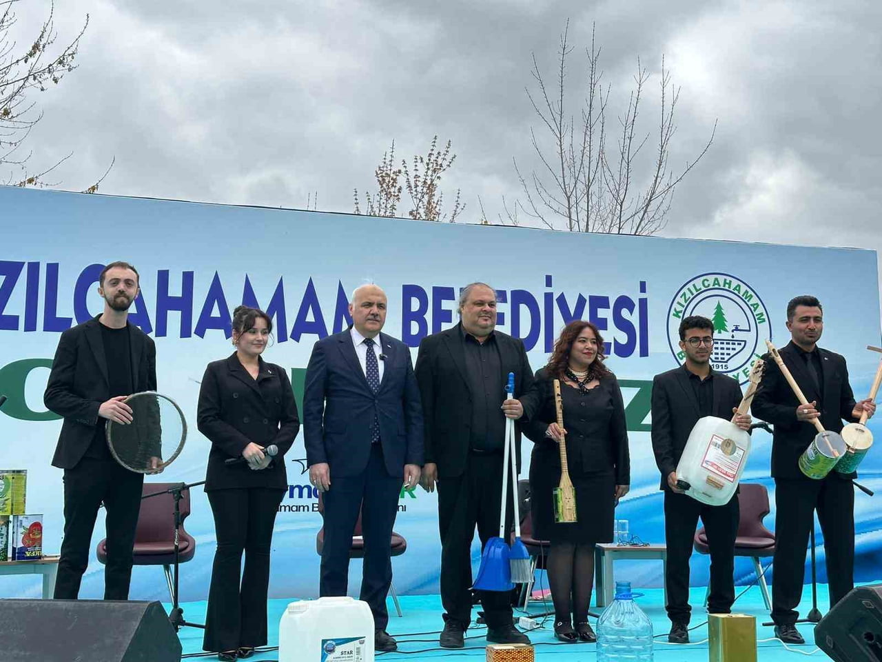 KIZILCAHAMAM BELEDİYE BAŞKANI SÜLEYMAN ACAR, ORKESTRAYI TEBRİK ETTİ