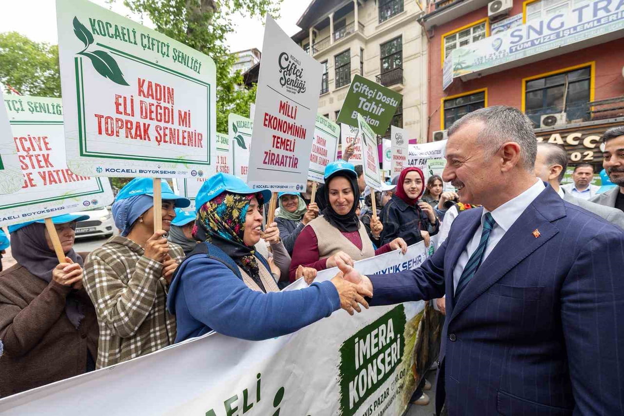 KOCAELİ'DE "DÜNYA ÇİFTÇİLER GÜNÜ", YÜZLERCE ÇİFTÇİNİN KATILDIĞI GÖRKEMLİ KORTEJ VE ŞENLİKLE...