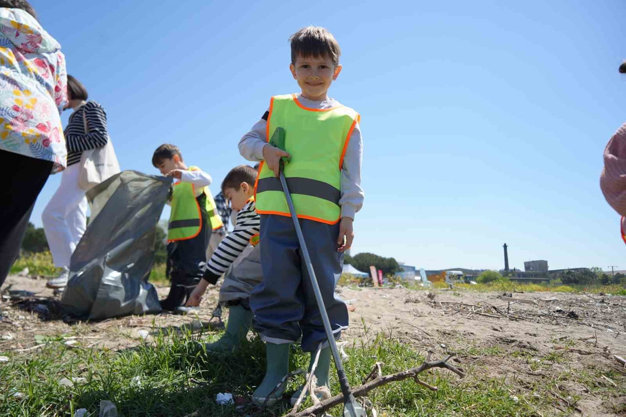 KOCAELİ'NİN DARICA İLÇESİNDE MÜSİLAJ TEHLİKESİ VE DENİZ KİRLİLİĞİNE DİKKATİ ÇEKMEK AMACIYLA...